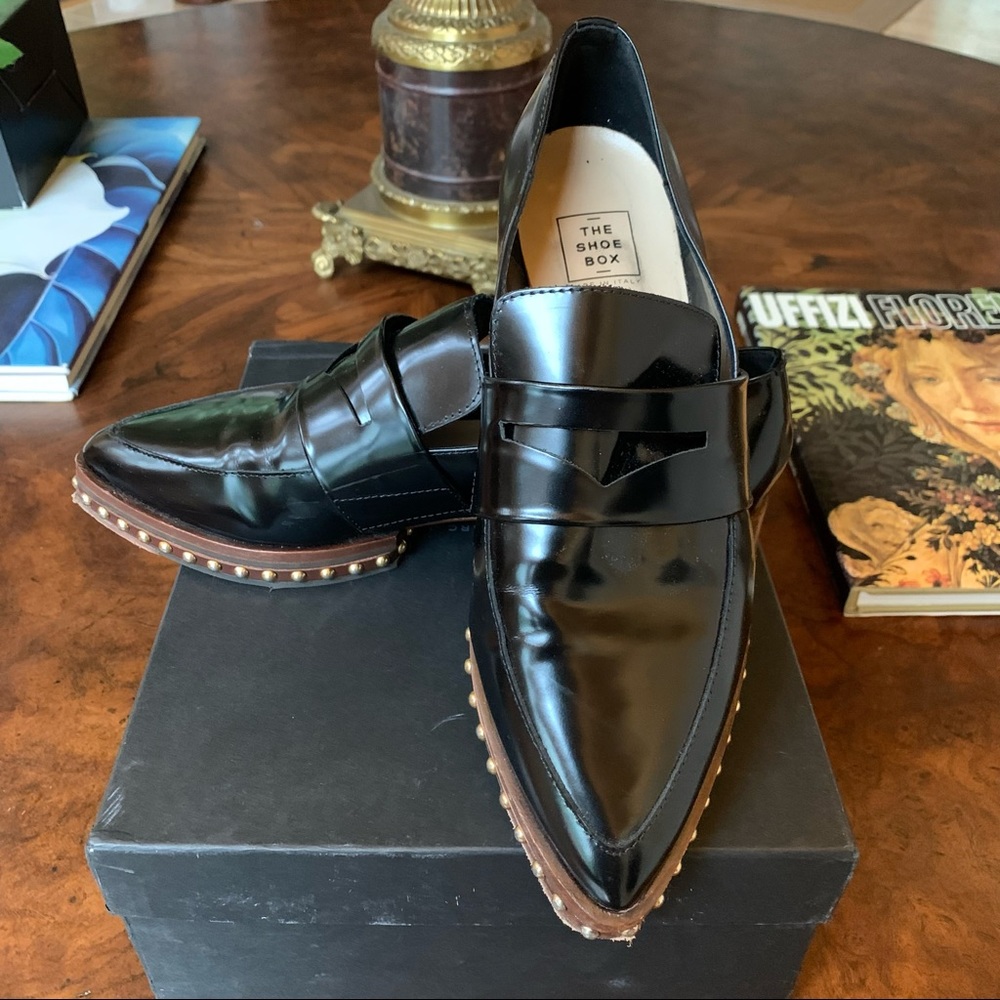 Shoe box loafers. Made in Italy. Size 37